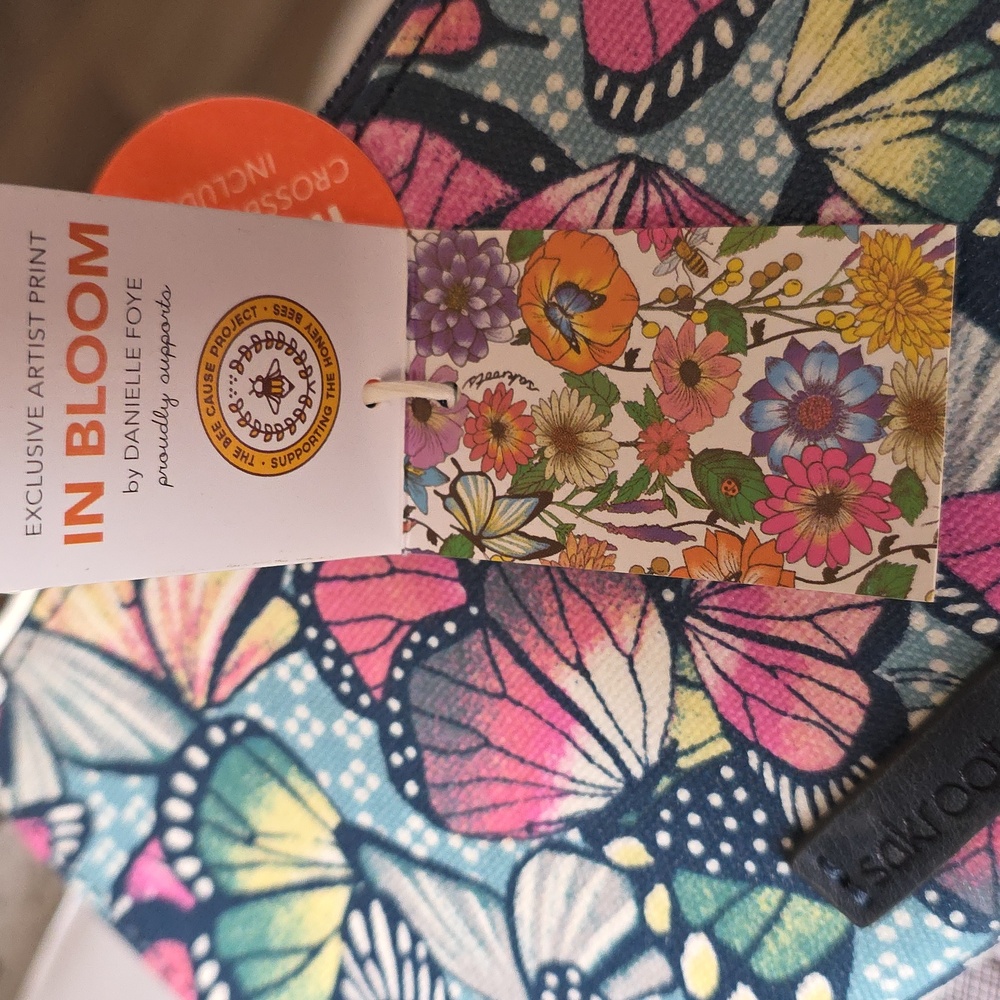 NWT Sakroots Smartphone Wristlet Crossbody - Picture 10 of 10